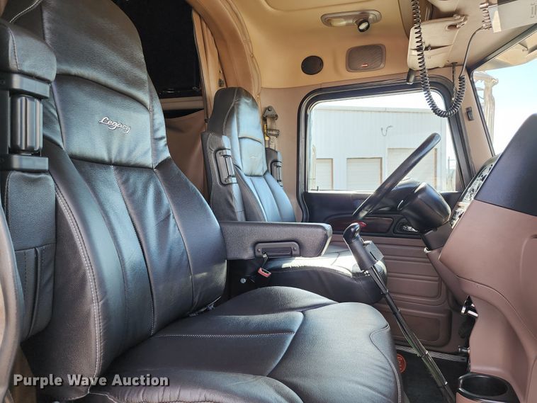 image for item DL6688 2015 Peterbilt 389  semi truck