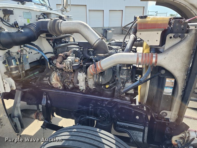 image for item DL6688 2015 Peterbilt 389  semi truck