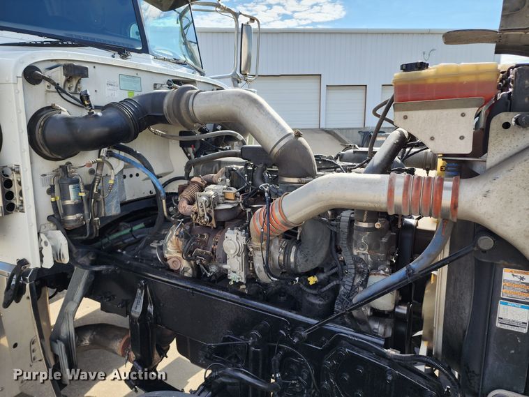 image for item DL6688 2015 Peterbilt 389  semi truck