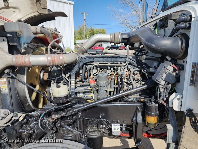 image for item DL6688 2015 Peterbilt 389  semi truck