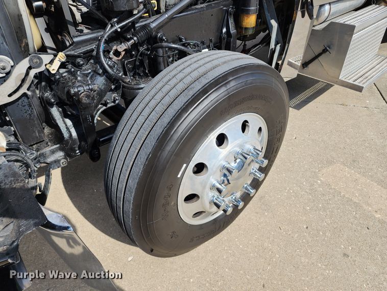 image for item DL6688 2015 Peterbilt 389  semi truck