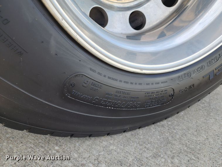 image for item DL6688 2015 Peterbilt 389  semi truck