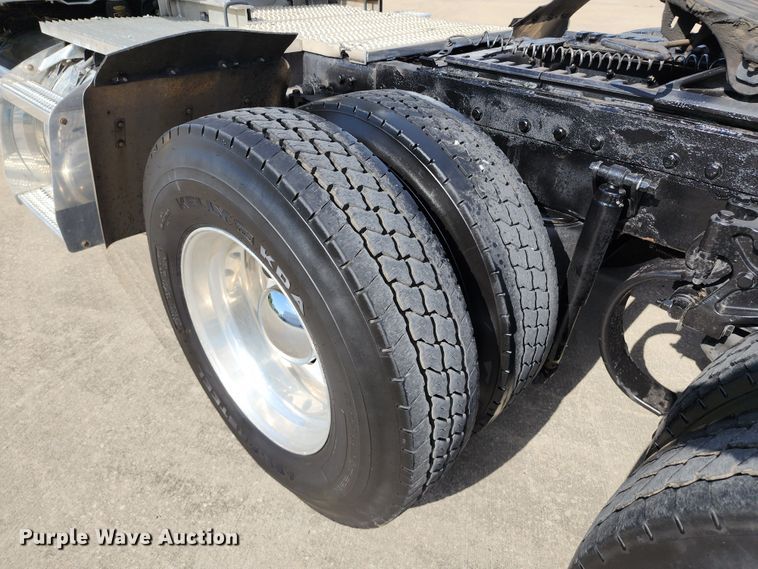 image for item DL6688 2015 Peterbilt 389  semi truck