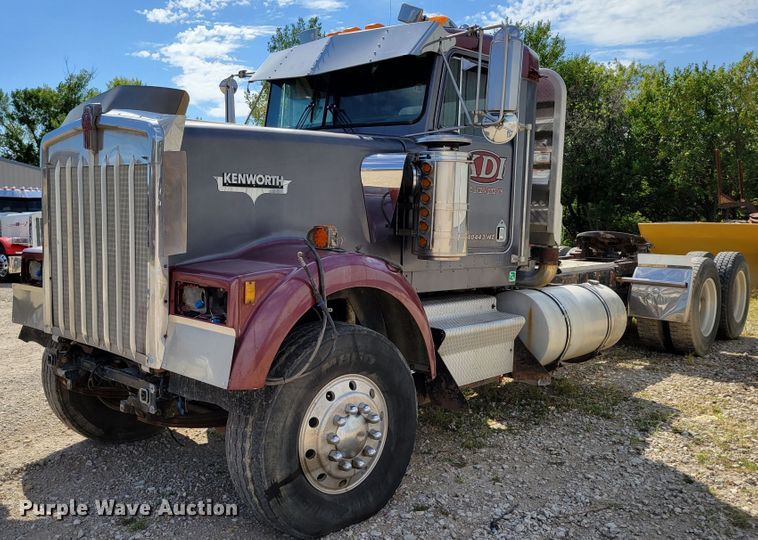 image for item DM2477 1988 Kenworth W900B  semi truck