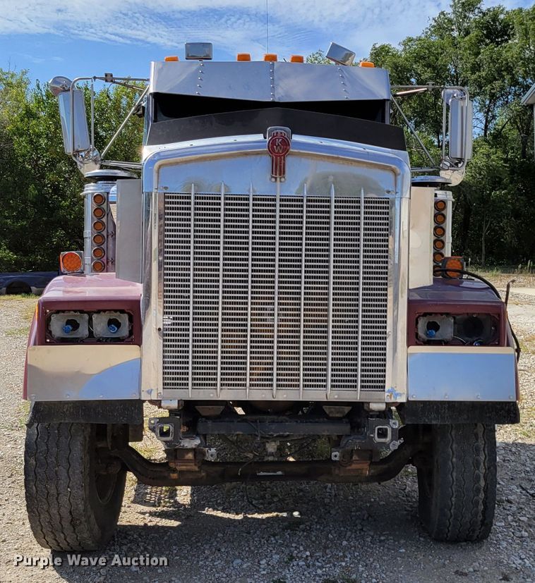 image for item DM2477 1988 Kenworth W900B  semi truck