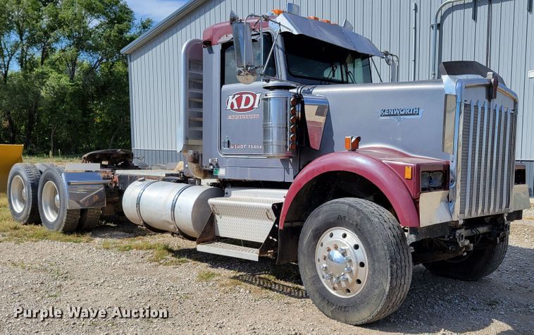 image for item DM2477 1988 Kenworth W900B  semi truck