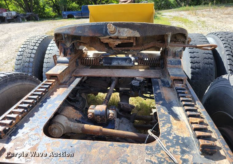 image for item DM2477 1988 Kenworth W900B  semi truck