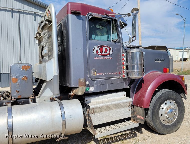 image for item DM2477 1988 Kenworth W900B  semi truck