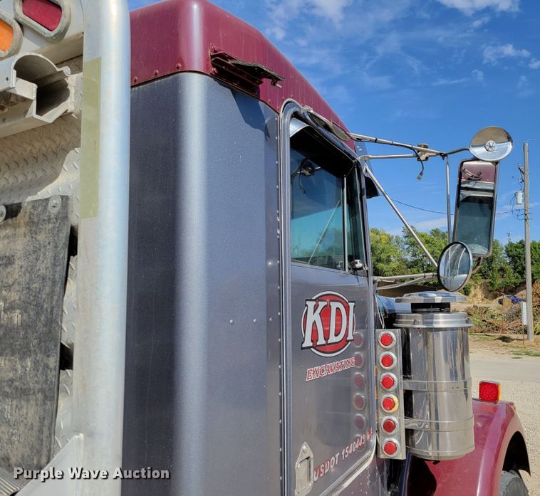 image for item DM2477 1988 Kenworth W900B  semi truck