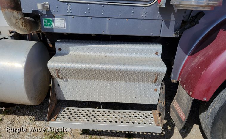 image for item DM2477 1988 Kenworth W900B  semi truck