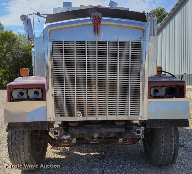 image for item DM2477 1988 Kenworth W900B  semi truck