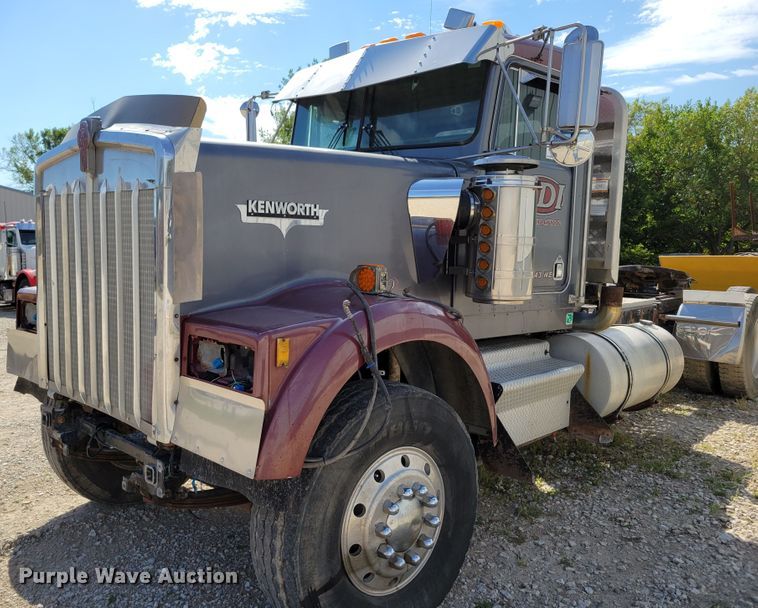 image for item DM2477 1988 Kenworth W900B  semi truck