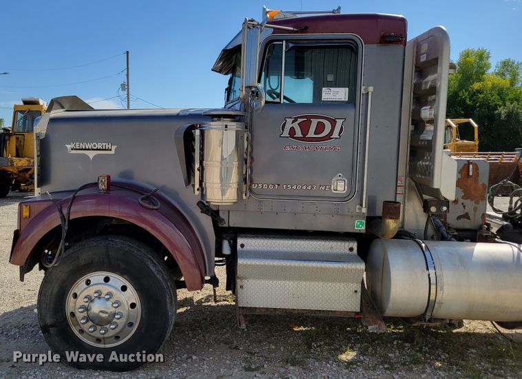 image for item DM2477 1988 Kenworth W900B  semi truck