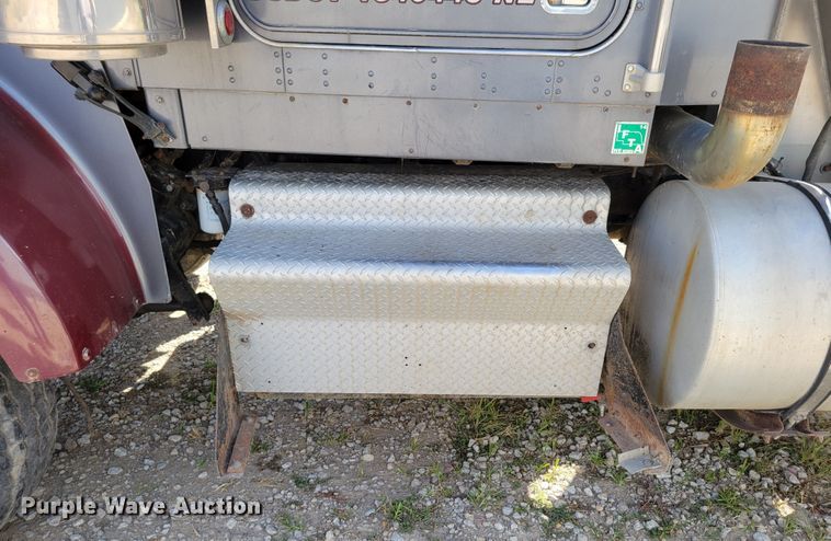 image for item DM2477 1988 Kenworth W900B  semi truck