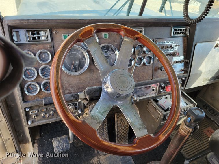 image for item DM2477 1988 Kenworth W900B  semi truck