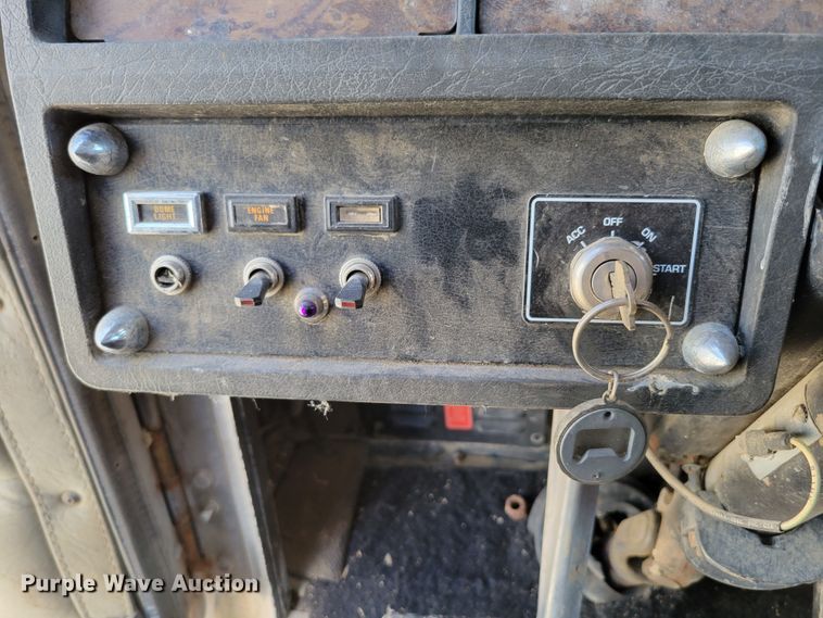 image for item DM2477 1988 Kenworth W900B  semi truck