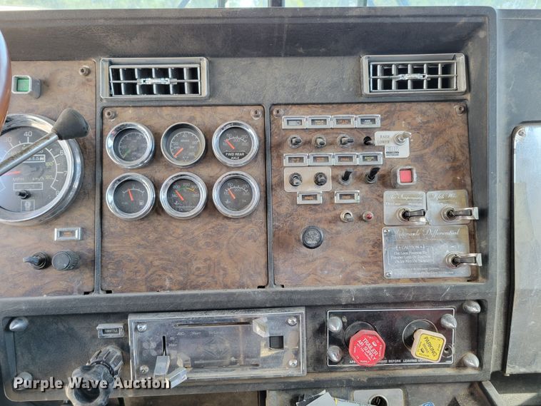 image for item DM2477 1988 Kenworth W900B  semi truck