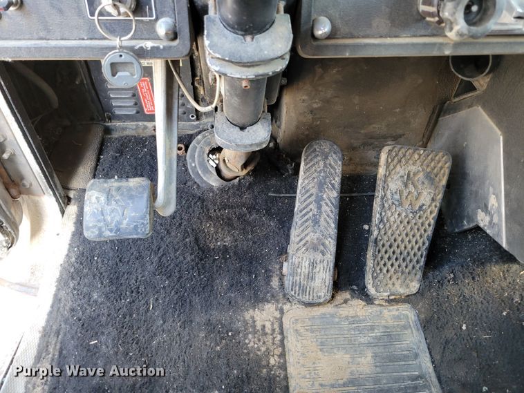 image for item DM2477 1988 Kenworth W900B  semi truck