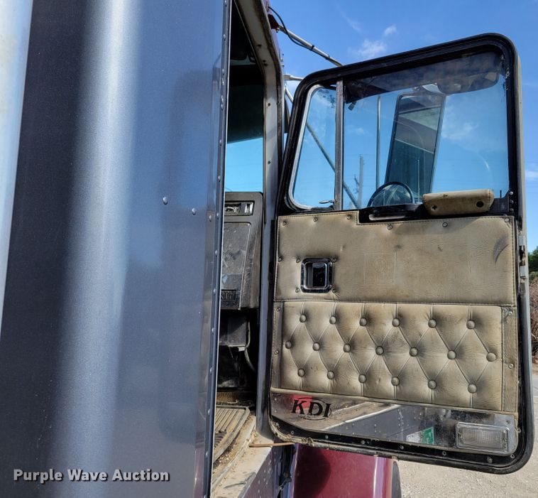 image for item DM2477 1988 Kenworth W900B  semi truck