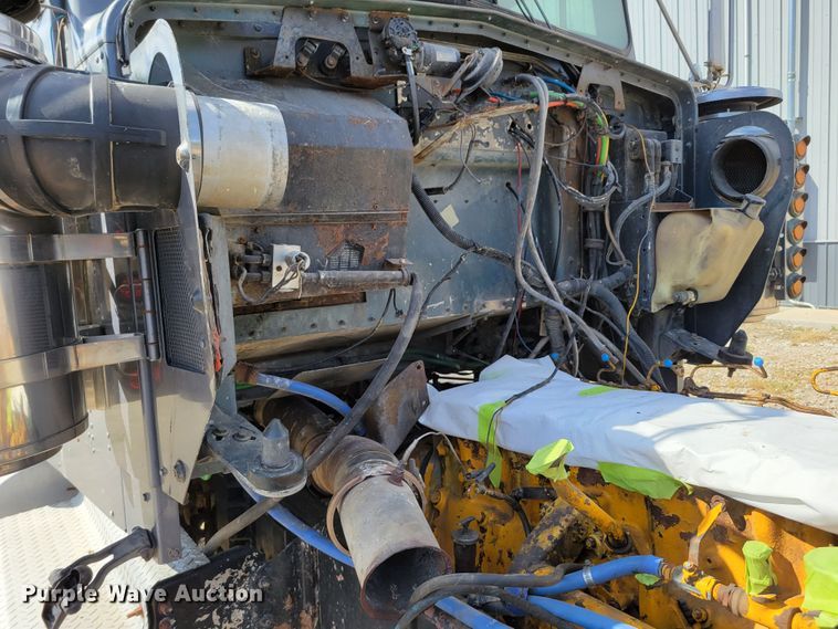 image for item DM2477 1988 Kenworth W900B  semi truck