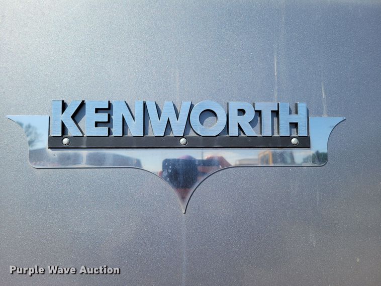 image for item DM2477 1988 Kenworth W900B  semi truck