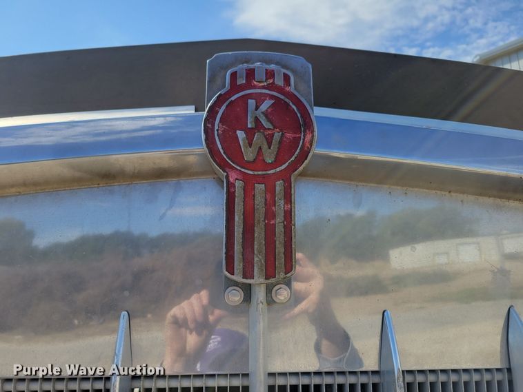 image for item DM2477 1988 Kenworth W900B  semi truck