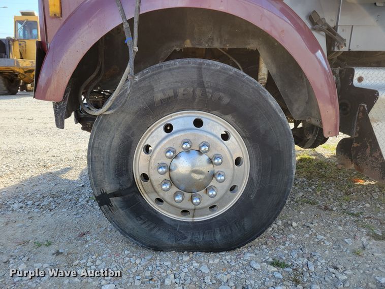 image for item DM2477 1988 Kenworth W900B  semi truck