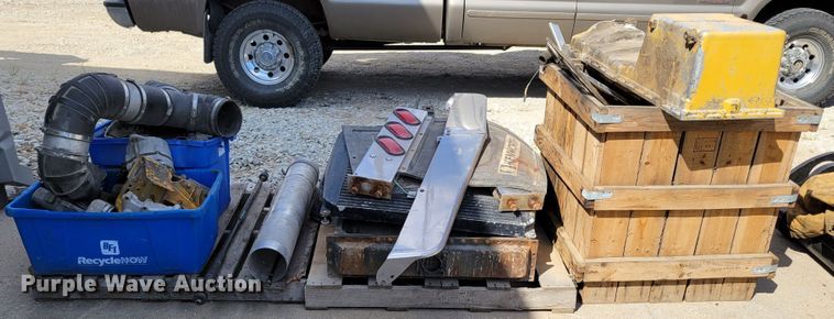 image for item DM2477 1988 Kenworth W900B  semi truck