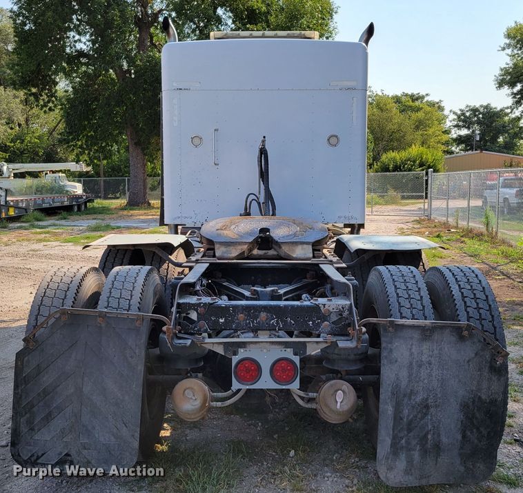 image for item DM8031 2001 Kenworth T800  semi truck