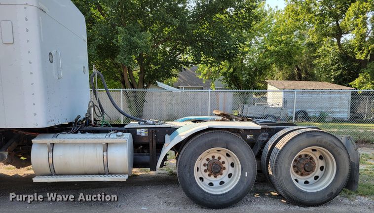 image for item DM8031 2001 Kenworth T800  semi truck