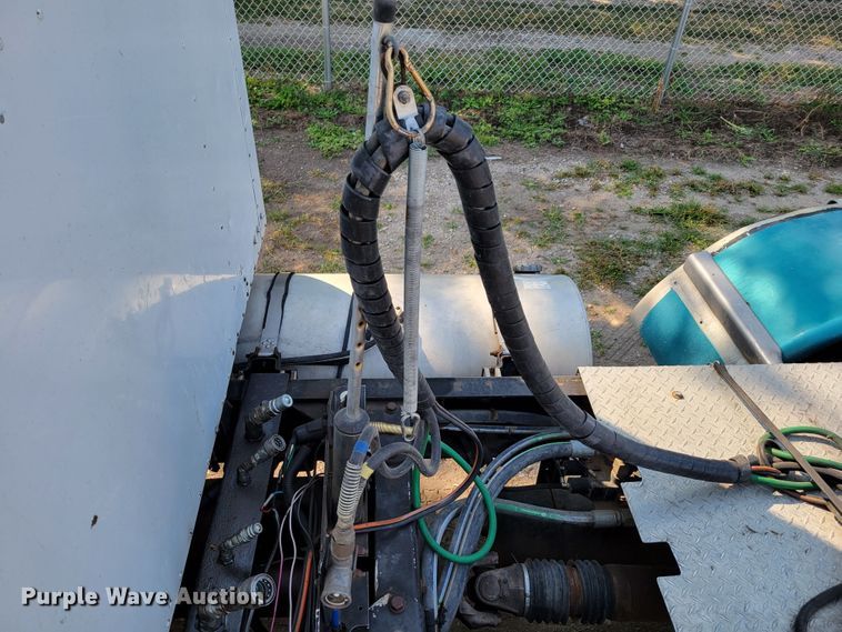 image for item DM8031 2001 Kenworth T800  semi truck