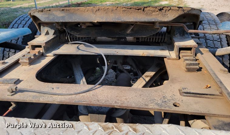 image for item DM8031 2001 Kenworth T800  semi truck