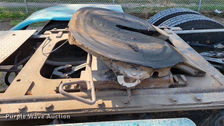 image for item DM8031 2001 Kenworth T800  semi truck