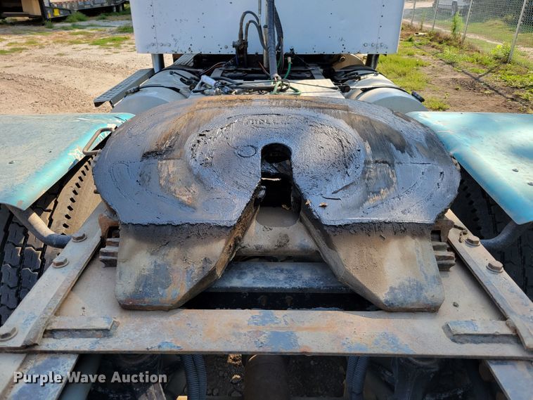 image for item DM8031 2001 Kenworth T800  semi truck