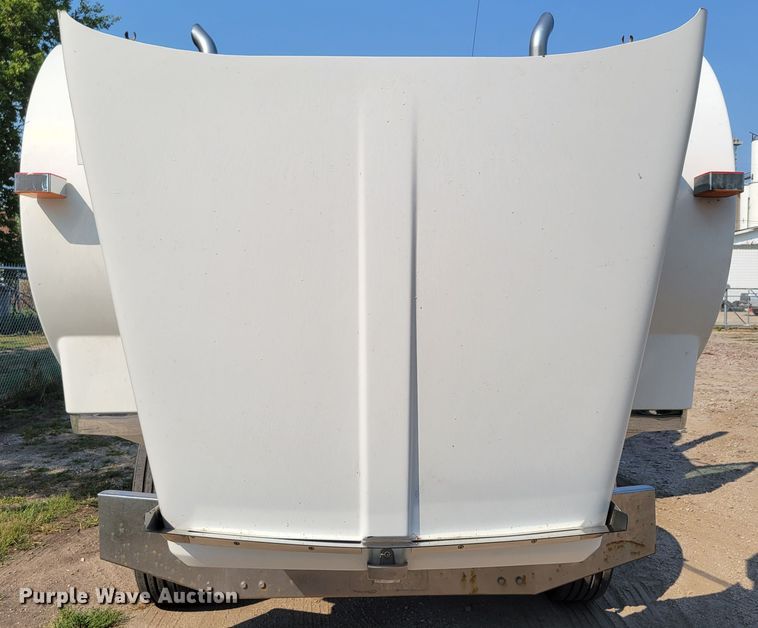 image for item DM8031 2001 Kenworth T800  semi truck