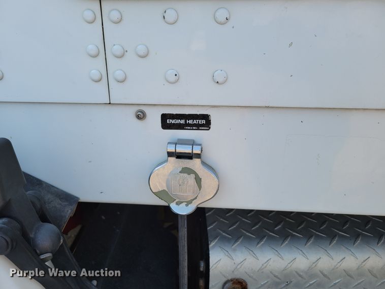 image for item DM8031 2001 Kenworth T800  semi truck