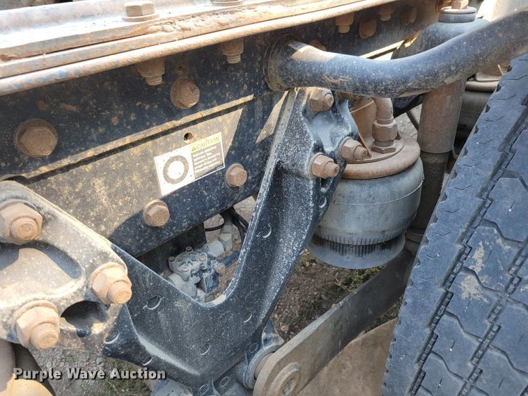 image for item DM8031 2001 Kenworth T800  semi truck