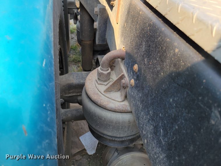 image for item DM8031 2001 Kenworth T800  semi truck