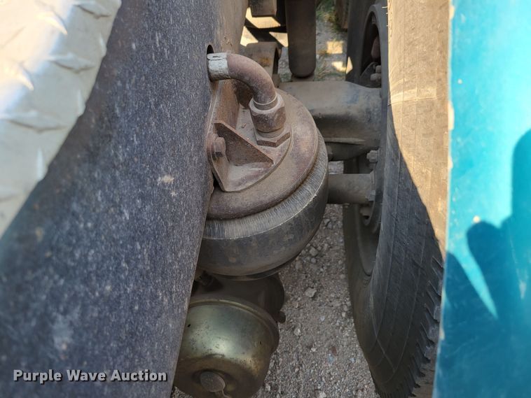 image for item DM8031 2001 Kenworth T800  semi truck