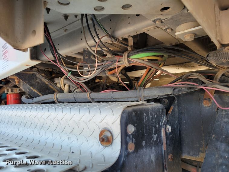 image for item DM8031 2001 Kenworth T800  semi truck