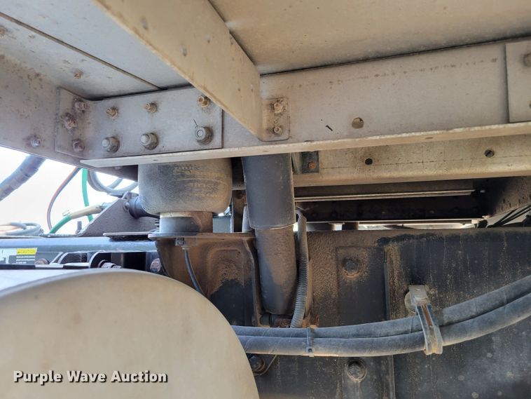 image for item DM8031 2001 Kenworth T800  semi truck