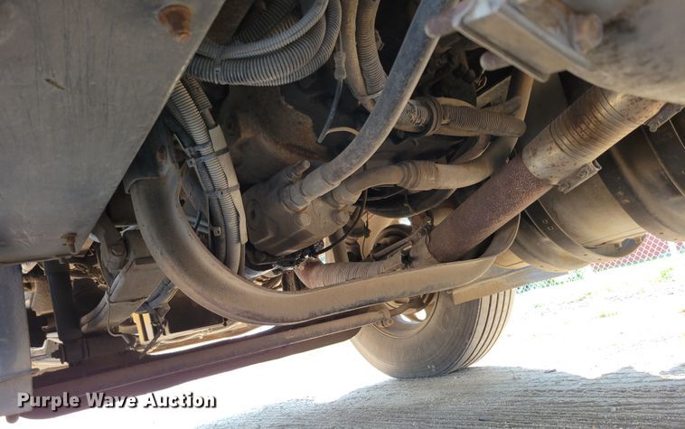 image for item DM8031 2001 Kenworth T800  semi truck