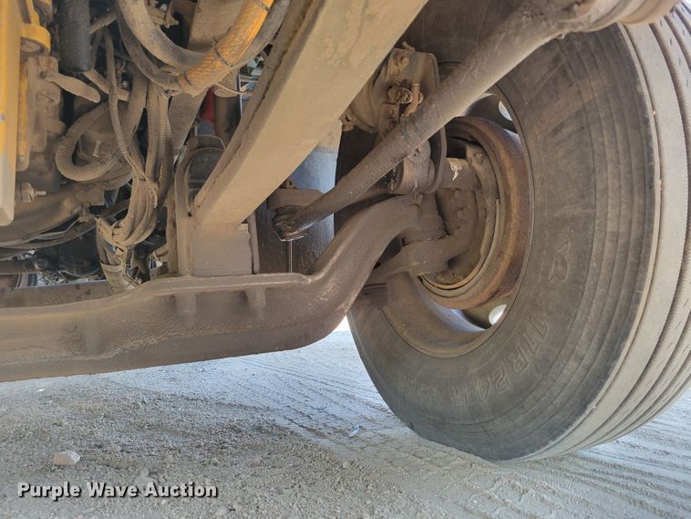 image for item DM8031 2001 Kenworth T800  semi truck