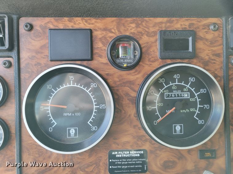 image for item DM8031 2001 Kenworth T800  semi truck