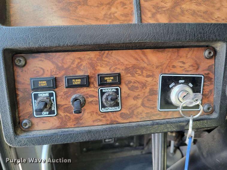 image for item DM8031 2001 Kenworth T800  semi truck