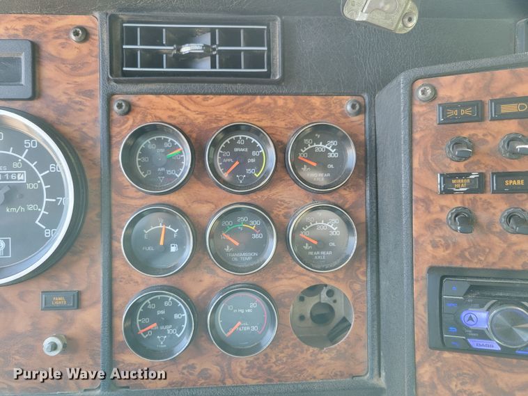 image for item DM8031 2001 Kenworth T800  semi truck