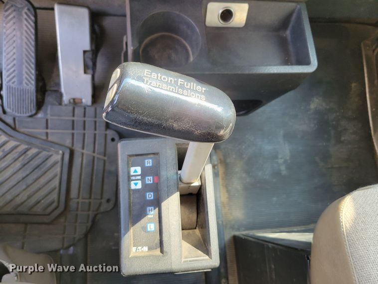 image for item DM8031 2001 Kenworth T800  semi truck