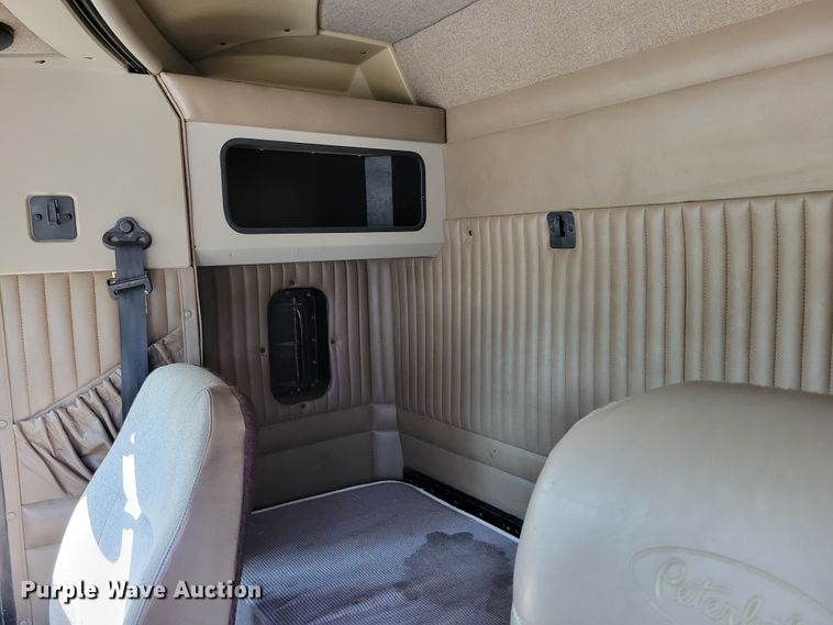 image for item DM8031 2001 Kenworth T800  semi truck