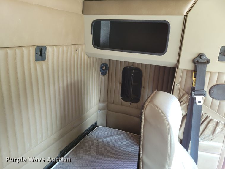 image for item DM8031 2001 Kenworth T800  semi truck