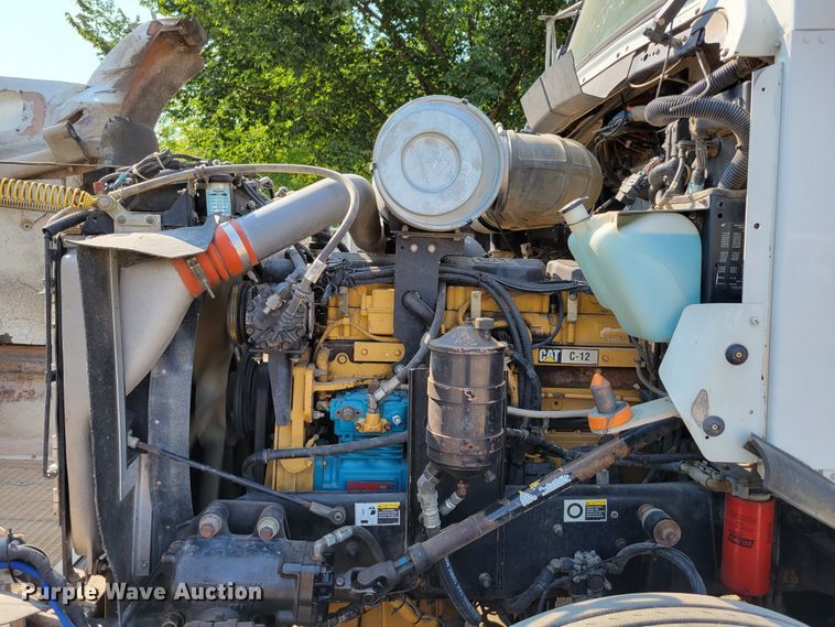 image for item DM8031 2001 Kenworth T800  semi truck